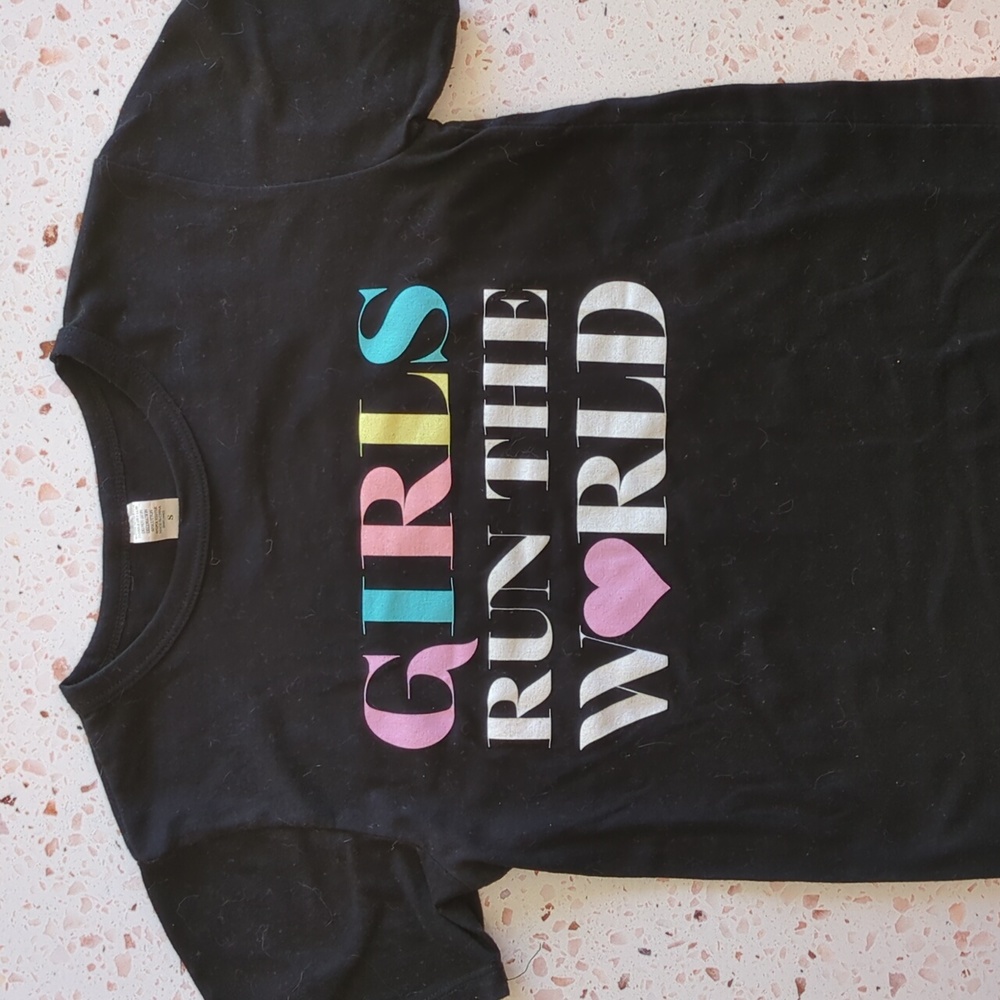 Black T-shirt "Girls Run The World" | S | Graphic Print Empower Positive